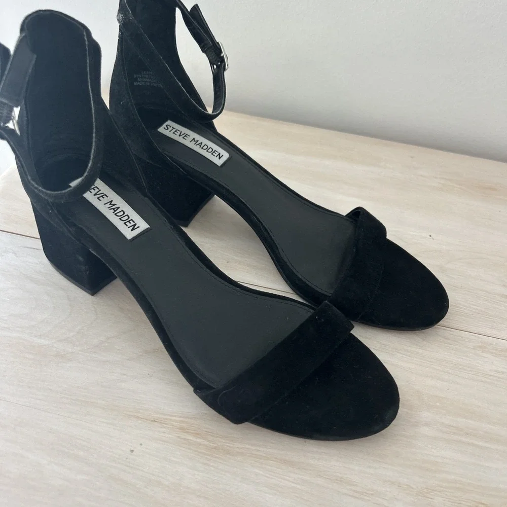 Steve Madden Black Suede Ankle Strap Block Heels Size 8.5‎
